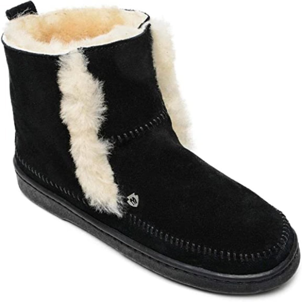 MINNETONKA *SHEEPSKIN* BOOTS *SUEDE* BLACK UPPERS Women 8 *NEW* $129 Retail